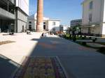 wachau Platz im CAMPUS Krems an der Donau mit Teppichen aus Steinmosaik.