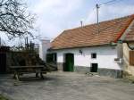wachau Ein f�r diese Region Typischer Weinkeller eines Kremser Hauer's in der oberen Weinzierlbergasse.