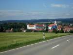 landkreis-sigmaringen Me�kirch in Oberschwaben, Stadt mit 8500 Einwohnern, Stadtrecht seit 1261, Blick auf Stadt, Schlo� und Stadtkirche St.Martin,
Aug.2010