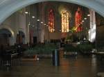 Saarbrucken Hier ist die Johanniskirche von Innen zu sehen. Hier wird gerade eine Ausstellung von Pflanzen vorbereitet.