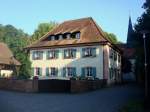 deutschland Hugstetten im Breisgau,
das ehemalige Pfarrhaus erbaut 1778, wird heute als Rathaus II genutzt,
Aug.2010