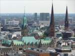 Hamburg Hamburgs T�rme (Rathaus, St. Petri-Kirche, St. Jacobi-Kirche) vom Turm der St. Michaelis-Kirche (Michel) aus gesehen; 20.08.2010
