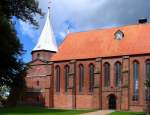 Deutschland Au�enansicht von S�den des (sogenannten - es gab hier nie einen Bischof) Bardowicker Dom St. Peter und Paul; 24.08.2010
