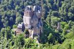 deutschland Burg Eltz, versteckt im waldreichen Gebiet in Moseln�he - 10.08.2010