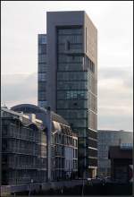. Medienhafen D�sseldorf: B�roturm ...  Gisela, Matthias und Jonas Frey 23.03.2011