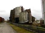 Eine Tankanlage und K�hlt�rme ...  Daniel Siegele 03.04.2011