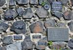 Hochwassermarken und Infoschild am ...  Rolf Reinhardt 12.04.2011