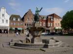 Husum, Am Markt mit ...  Peter Reiser 12.05.2011