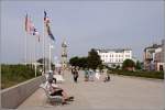 Die Seepromenade in Rostock-Warnem�nde ...  Helmut Seger 09.07.2011