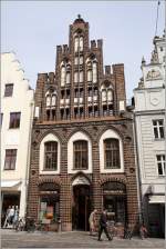 Rostock, dieses sch�ne Giebelhaus ...  Helmut Seger 10.07.2011