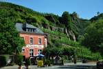 Altenahr, Weinberge und Burgruine ...  Rolf Reinhardt 22.09.2011