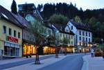 Gesch�ftsh�user an der Hauptstra�e ...  Rolf Reinhardt 24.11.2011