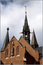 Turm der kath. Kirche ...  Helmut Seger 11.04.2012