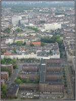 Dusseldorf Blick aus dem Rheinturm auf D�sseldorf mit den Stadtteilen Unterbilk und Friedrichstadt, aufgenommen am 06.08.2006. Die im oberen Bilddrittel erkennbare Kirche St. Peter wurde am 20.06.2007 durch einen Dachstuhlbrand w�hrend Sanierungsarbeiten schwer besch�digt.  