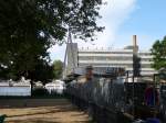 Neuere Architektur und Bauwerke Kaisersteg in Berlin-Sch�neweide. Es handelt sich um eine neue Fu�g�ngerbr�cke �ber die Spree, die bald er�ffnet werden d�rfte. Sie verbindet die Hasselwerderstra�e mit der Laufener Stra�e. Bereits von 1898 bis 1944 stand hier schon einmal eine Br�cke. 23.6.2007
