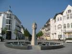 Insel Rugen In Binz,wo Hauptstrasse und Strandpromenade zusammentreffen befindet sich ein interessanter Brunnen.