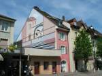 Laufen Eines der Schmalen Ha�ser in Laufen befindet sich in der Vorstadt.