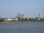Koln Die Kirche zu St. Kunibert am linken Rheinufer in K�ln im Morgenlicht.  31. DEKT; 7.06.2007