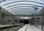 Innenansicht des tiefliegenden Flughafenbahnhofes ...  Gisela, Matthias und Jonas Frey 30.07.2007