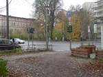Radwege Hier endet der gemeinsame Rad- und Fu�weg durch den B�rgerpark. Das Einfahren auf die Fahrbahn ist hier nicht optimal gel�st, da man als Radfahrer sich nicht hinter der Ampel einordnen kann. Solche Verkehrspunkte f�hren h�ufig zu Missverst�ndnissen, da viele Verkehrsteilnehmer hier von einem regelwidrigen Verhalten des Radfahrers ausgehen. 2.11.2007