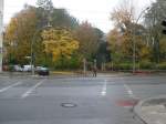 Radwege Ein Schelm, der B�ses denkt. Als Radfahrer sieht man rechts eine Markierung, der man wohl folgen darf. Man wird auf einen nicht benutzungspflichtigen Radweg geleitet. 2.11.2007