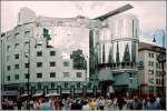 wien Das Haas-Haus in Wien wurde von Hans Hollein entworfen. Die Architektur war wegen der N�he zum Stephansdom nicht unumstritten. Scan eines Dias aus dem Jahr 1991.