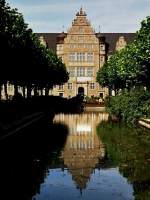 Oberhausen Amtsgericht am Friedensplatz, erbaut 1907 in den Formen der Renaissance (6. September 2007). Es ist der erste der repr�sentativen �ffentlichen Bauten, mit denen die noch junge Stadt Oberhausen, die anders als etwa Duisburg, Essen oder Dortmund keinen historischen Kern besitzt, ihrem Zentrum ein eigenst�ndiges Profil geben wollte.
