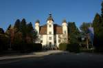 bad-sackingen Schlo� Sch�nau - So kann man den November im Schlo�park geniessen, mit einem stahlblauen Himmel �ber dem Trompeterschlo�. Nur die Temperaturen sind nicht mehr ganz sommerlich. Links im Bild h�ngt die Fahne von Bad S�ckingen. 3.11.2007