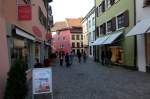 bad-sackingen Rheinbr�ckstra�e - Noch sind einige Leute am Samstagnachmittag in der schmucken Altstadt zum Einkaufen unterwegs. Aber Hektik kommt hier zum Gl�ck niemals auf. 3.11.2007 