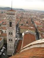 Florenz 463 Stufen sp�ter und 107 Meter h�her genossen wir diesen Blick auf den Dom und Florenz.
(14.11.2007) 