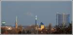 Oberhausen Oberhausen/Rheinland - Faszination Tele-Objektiv... Das Foto wurde aus dem Hafengebiet in M�lheim aufgenommen. Rechts der Gasometer (Entfernung ca. 6 km). Weiter links der Kirchturm geh�rt zu der Pfarre am St.-Josef-Hospital und links am Bildrand ist der RWW-Wasserturm an der M�lheimer Stra�e (kurz vor der Kreuzung Duisburger Stra�e) zu sehen. 