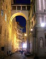 Florenz Vom Piazza di Signoria ein n�chtlicher Blick in ein Gasse...
