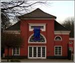 Deutschland Gedenkhalle - Schloss Oberhausen '... Die Verantwortung f�r den von Deutschen und im deutschen Namen begangenen Holocaust sollte nicht in Vergessenheit geraten, daher war sich die Stadt Oberhausen der Verpflichtung bewusst, dass sich dieser verheerende Zivilisationsbruch, den der Holocaust darstellt, nicht wieder- holen d�rfe. Dazu kam der Wunsch nach Vers�hnung mit den Menschen, die unter dem Naziregime gelitten hatten...' Textquelle: http://www.ludwiggalerie.de