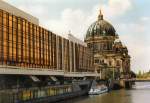 Stadtansichten BERLIN, Sommer 1993: Palast der Republik (noch keine Abri�ruine) und Dom an der Spree
