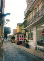 Rostock Rostock-Warnem�nde, Strassenbild mit                          Pension, 2003