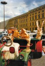 Stadtansichten BERLIN Kulisse des Stadtschlosses, Rummel. Analogfoto (gescannt) vom Sommer 1993