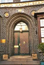 Luneburg L�neburg, Altstadt. T�r zur IHK (Backstein-Giebelhaus), Aufnahme Fr�hjahr 2003