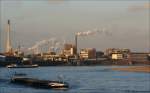 Krefeld Schifffahrt auf dem Rhein bei Krefeld-Uerdingen.