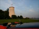 Duisburg Am Rheinufer in Duisburg-Walsum. Der K�hlturm des Heizkraftwerks Walsum spiegelt sich auf dem Wagendach der 'Oranje' - ein mit viel Herzblut getunter Golf IV. 