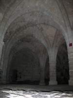 Chateau de Chillon Dieser Gew�lbegang aus dem 13.Jahrhundert wurde als Warenlager oder Unterkunft der Garnison genutzt. 
(Juni 2008)