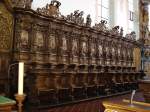 biberach-an-der-ris sehenswertes hochbarockes Chorgest�hl in der Klosterkirche von Bad Schussenried/Schwaben, wurde 1715-17 von Georg Anton Machein aus Nu�baumholz geschnitzt, Aug.2004