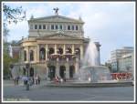Frankfurt am Main Frankfurt am Main Alte Oper, eines der mit hoher Wahrscheinlichkeit am h�ufigsten fotografierten Geb�ude der Stadt, aber auch ein Bild wert. Im Jahre 1880 wurde das vom Berliner Architekten Richard Lucae entworfene und von Frankfurter B�rgern finanzierte Geb�ude er�ffnet. Im Zweiten Weltkrieg wurde die „Alte Oper“ in der Nacht zum 23. M�rz 1944 fast v�llig zerst�rt und sollte nach dem Willen des Magistrats durch einen modernen Verwaltungsbau ersetzt werden. 1964 wurde die B�rgerinitiative „Aktionsgemeinschaft Opernhaus Frankfurt am Main e.V.“ mit hochrangigen Vertretern aus Wirtschaft, Gewerkschaften, Kultur und Frankfurter B�rgern unter Vorsitz von Fritz Dietz gegr�ndet. Bis zur Wiederer�ffnung kamen 15 Millionen D-Mark an Spenden zusammen. Unter der Intendanz von Generalmanager Ulrich Schwab wurde die „Alte Oper“ am 28. August 1981 mit Gustav Mahlers 8. Sinfonie feierlich wiederer�ffnet (Aufnahme vom 06.05.2008).