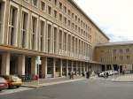 Flughafengeb�ude (Eingang) Berlin-Tempelhof.
2007  ...  ERHARD BEYER 09.07.2008