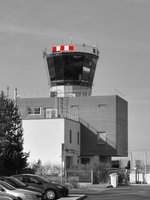 Tower Airport Karlsbad (Beschreibung wird jetzt ausfhrlicher) Der Tower des Flughafens Karlsbad in Schwarz/Weiss.