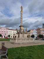 Broumov / Braunau, Pestsule mit Statue der Jungfrau Maria am Hauptplatz Namesti Mirove (29.09.2019)