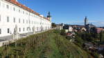 Kutna Hora / Kuttenberg, Jesuitenkolleg, erbaut von 1626 bis 1667 nach Plnen von Domenico Orsi, rechts die St.