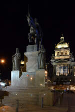Das St.-Wenzels-Denkmal ist Wahrzeichen der Stadt Prag und das Symbol des unabhngigen tschechischen Staates.