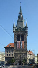 Der von 1472 bis 1475 im sptgotischen Stil erbaute Heinrichsturm ist der grte freistehende Prager Glockenturm.