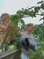 Auf der beschaulichen Halbinsel Kampa in Prag ist diese mittelalterliche Wassermhle zu sehen.