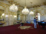 Keszthely, Weier Salon im Schloss Festetics, Parkett von Janos Kerbl, franzsische Mbel im Stil Louis XVI.